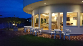 Гостиница Shirahama Seaside Villa  Танабэ